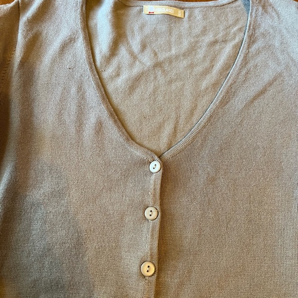 Maolsozu long sleeve, V/neck cardigan. Button down. Light taupe. Size M/L - Picture 5 of 7